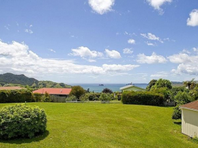 Views on Rimu - Whitianga Holiday Home, Whitianga